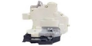 Audi A3 A4 A5 A8 Q3 Q5 Q7 Ajtózár Bal Hátsó 8K0839015C