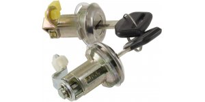 Mitsubishi L200 1983 - 1996 Ajtó zárbetét készlet MB415749